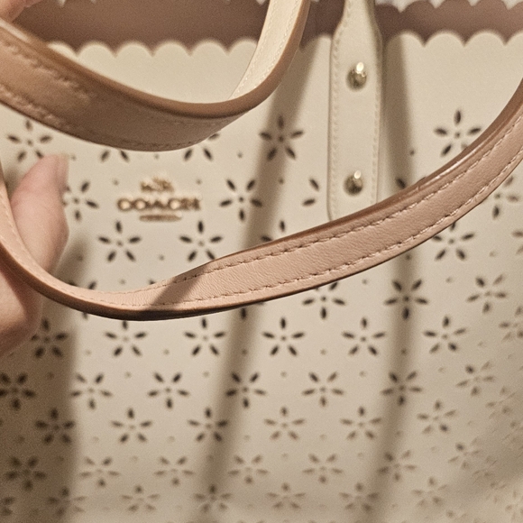 Coach light pink laser cut flower leather shoulder tote EUC #F38158 - Picture 4 of 16